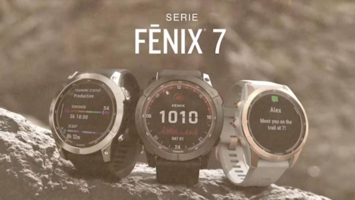 Три умных часов Garmin Fenix 7 с солнечной зарядкой на поверхности Луны