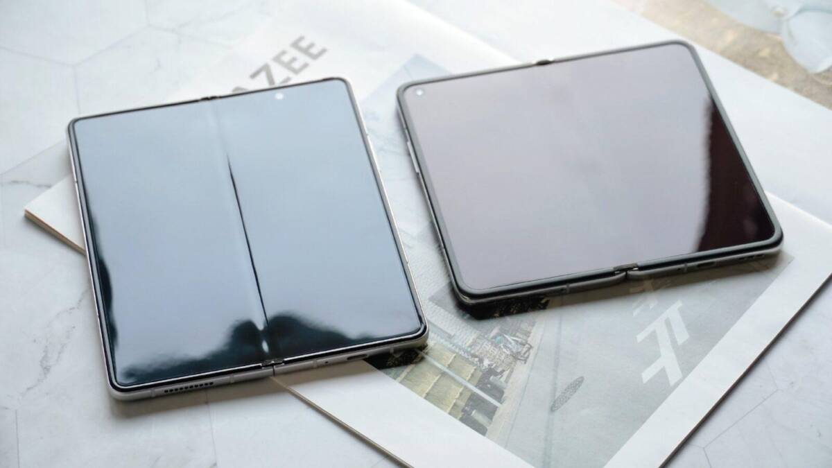 OPPO работает над смартфоном-раскладушкой, похожим на Galaxy Z Flip3 3 Складной смартфон OPPO в разложенном виде, экран без надписей