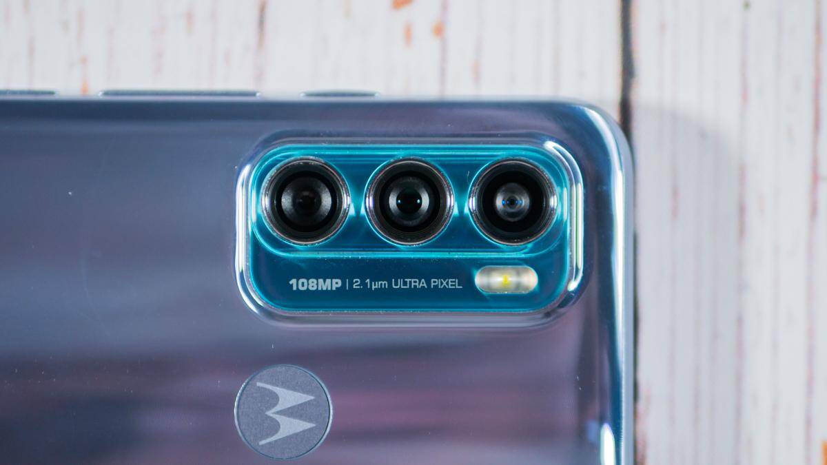 Мобильный телефон Motorola Moto G60 с тремя камерами