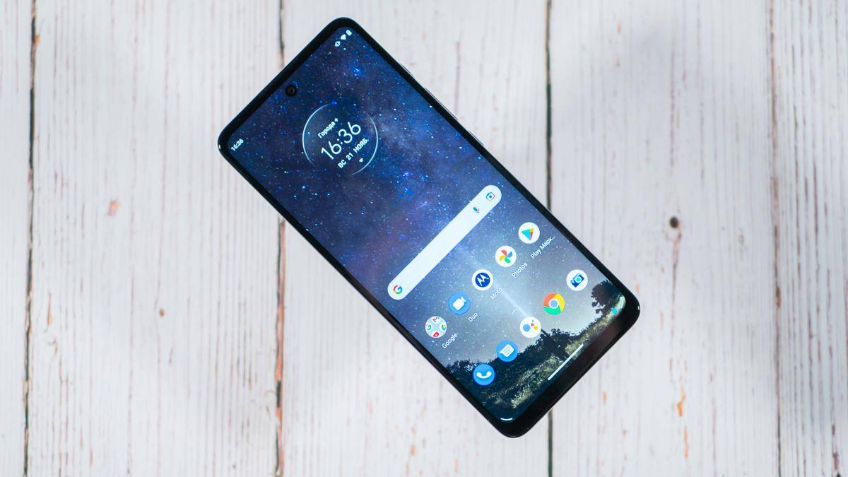 Смартфон Moto G60 с ярким дисплеем и интерфейсом