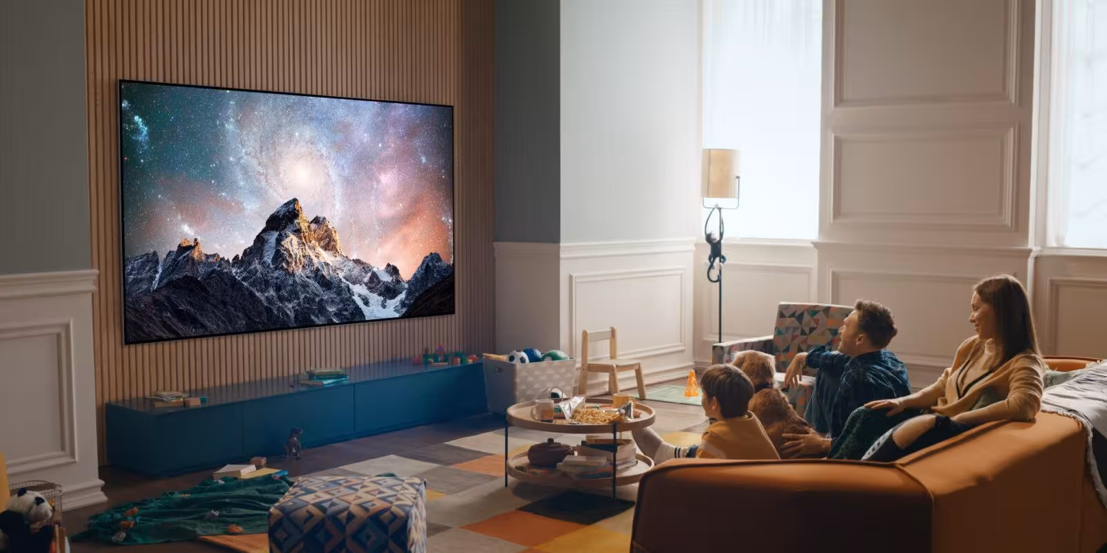CES 2022: LG представила новую линейку телевизоров LG OLED 5 OLED evo Gallery Edition 97G2 Lifestyle Image v2