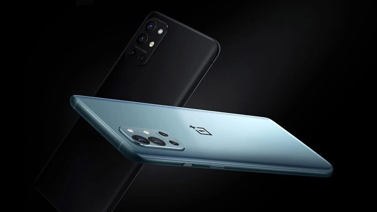 Задняя панель смартфона OnePlus 10R с модулем камер и акцентом на оптике
