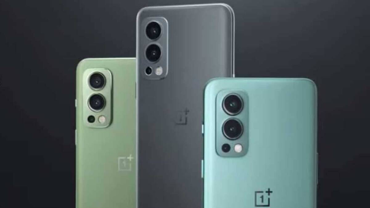 Три смартфона OnePlus Nord 2T с тройными камерами сзади