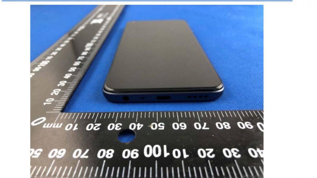 Realme 9 5G: в сеть попали первые фото 11 Экран смартфона Samsung Galaxy Tab S9 FE с S-pen сбоку
