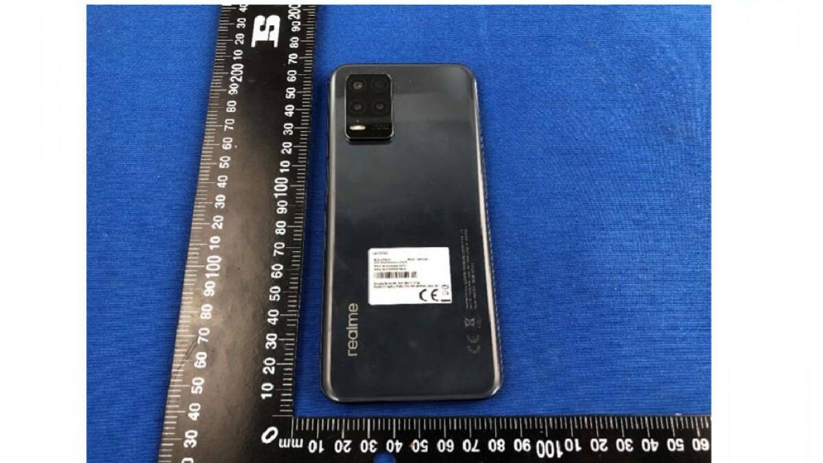 Realme 9 5G: в сеть попали первые фото 9 Смартфон Honor GT 2 спереди и сзади, фронтальный дисплей и квадратная камера