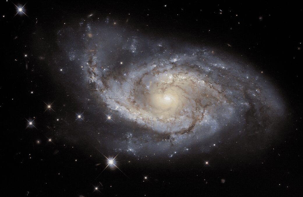 Телескоп Hubble снял красивую галактику с морской тематикой 3 Hubble NGC 3381