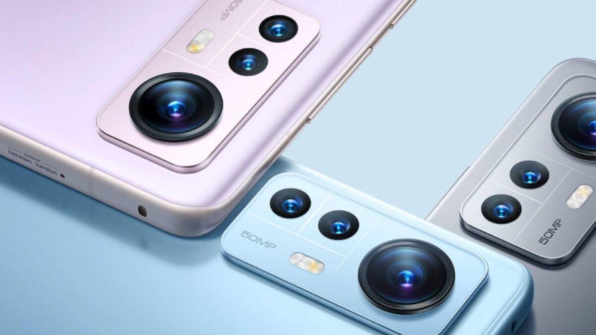 Мобильные телефоны Xiaomi 12X и Redmi 10 с тройной камерой и светодиодной вспышкой сбоку