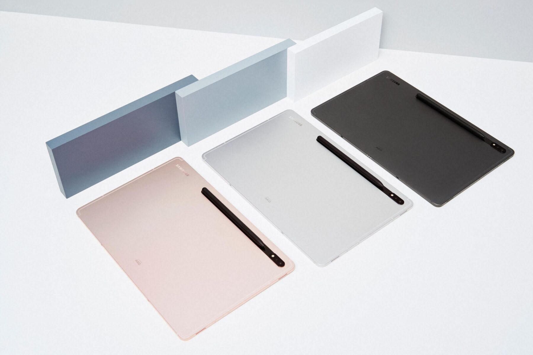 Samsung представила Galaxy Tab S8: самый большой и универсальный планшет Galaxy 10 1 012 Family Tab S8 Graphite Tab S8 Silver Tab S8 Pink Gold LI scaled