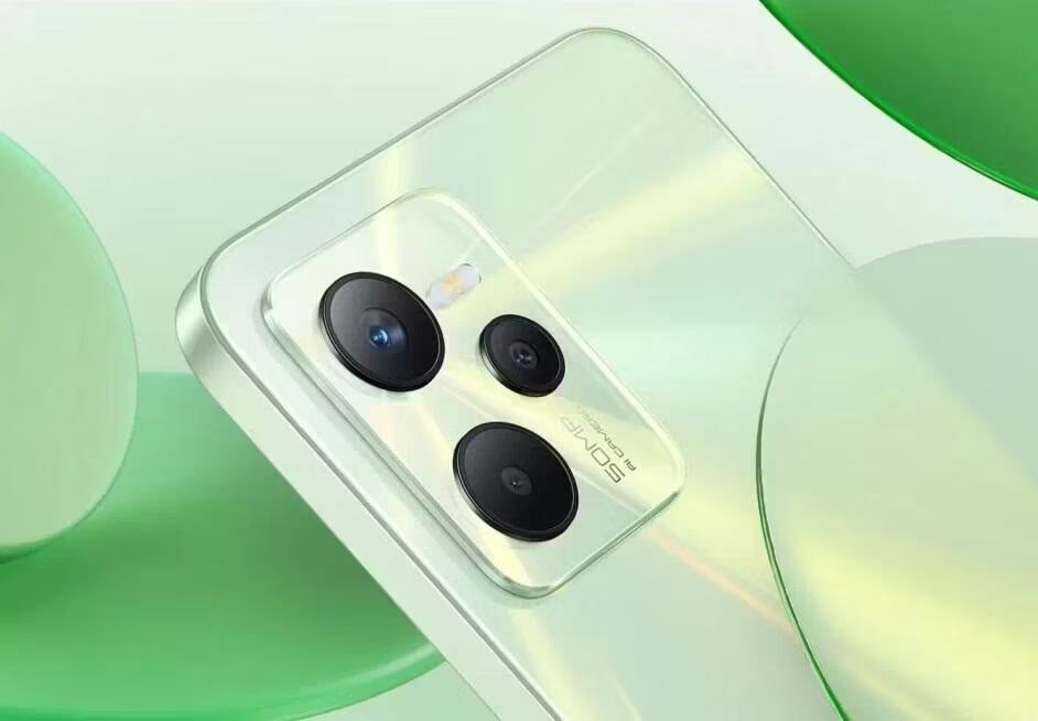 Смартфон Realme C35 с тройной камерой и вспышкой