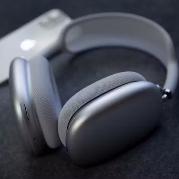 https hypebeast.com image 2020 12 airpods max closer look 12
