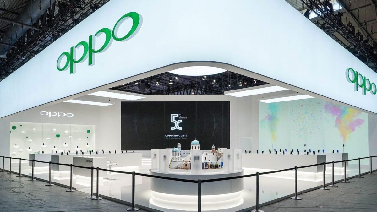 Стенд OPPO на MWC 2017: выставочная зона с логотипом и дисплеями, прототипы устройств OPPO