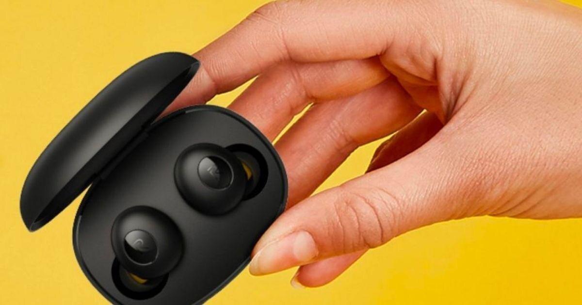 Чёрные беспроводные наушники Realme Buds Q2 в кейсе