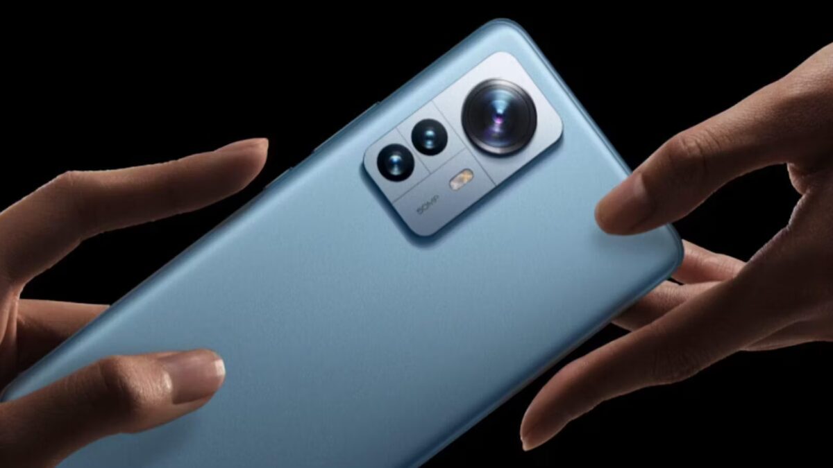 Смартфон Xiaomi 12 Mini с горизонтальной камерой