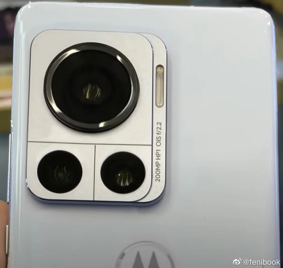 Камеру на 200 Мп первым получит смартфон Motorola 3 Motorola