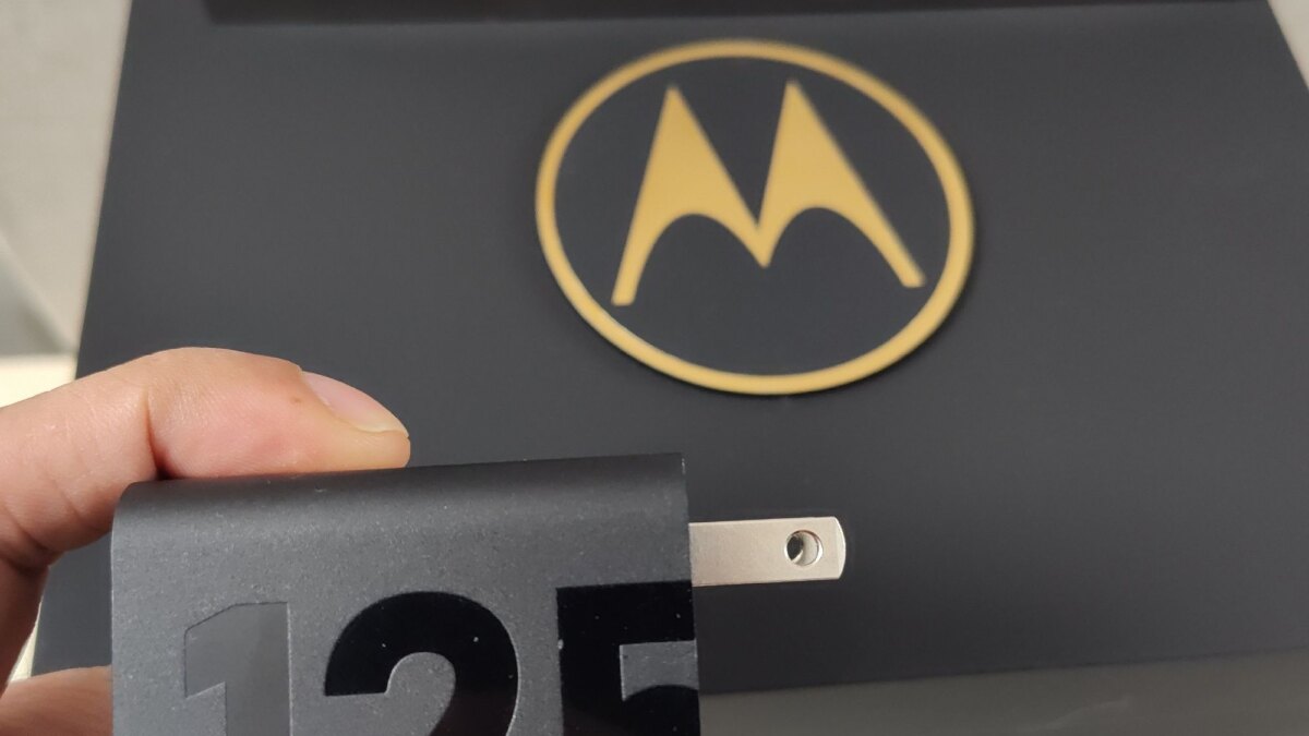 Motorola тизерит свою быструю зарядку на 125 Вт 3 Motorola