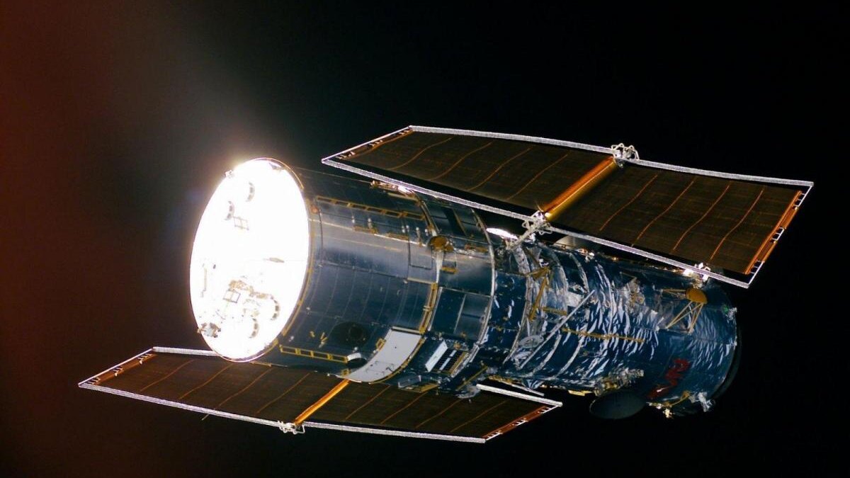 Hubble использовал два инструмента, чтобы сфотографировать галактику 5 Hubble