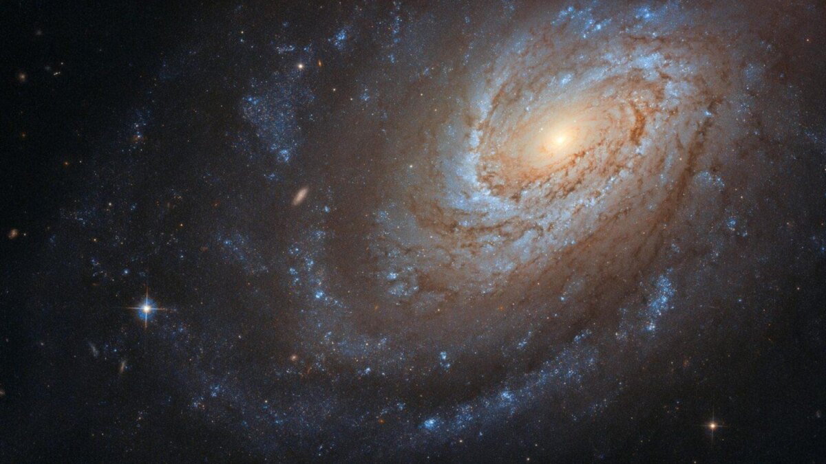 Hubble использовал два инструмента, чтобы сфотографировать галактику 3 Hubble