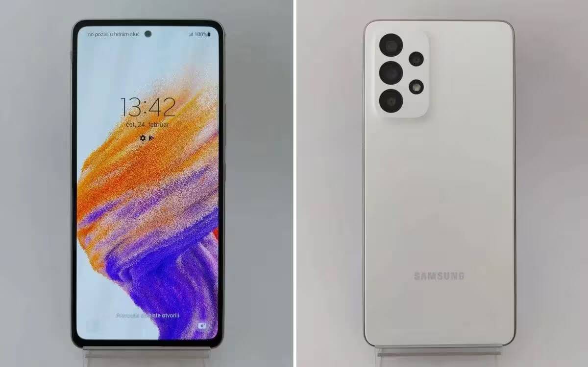 Положенные смартфоны Samsung Galaxy S25 с тройной камерой