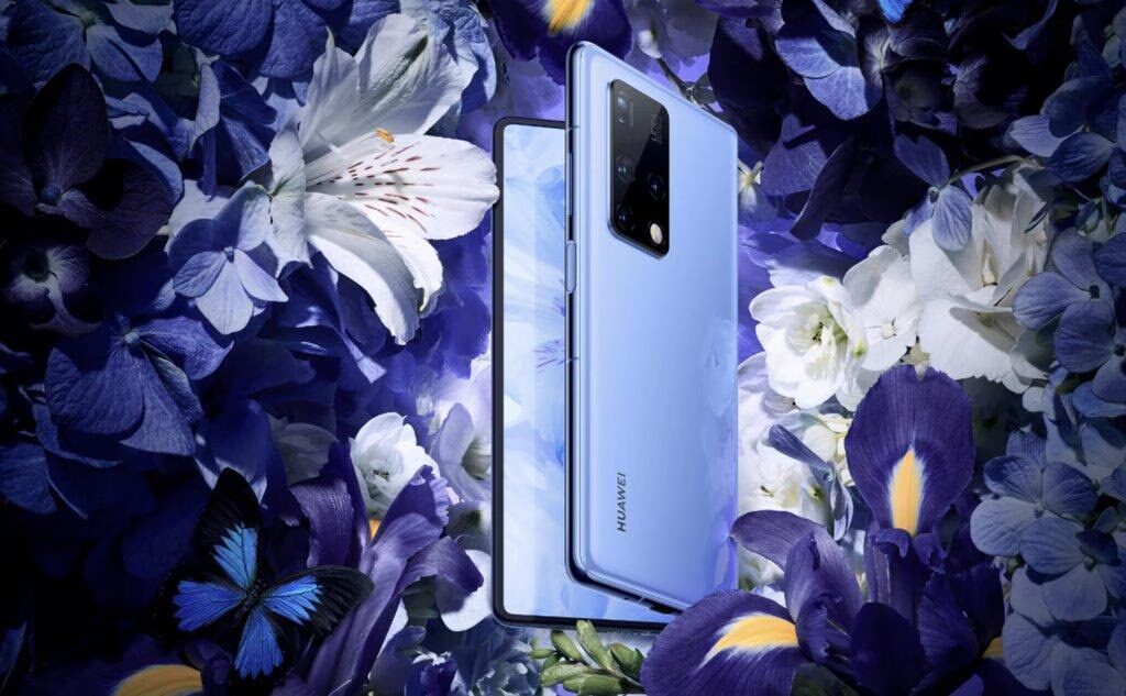 Складной смартфон Huawei Mate X3 с фиолетовым и белым оформлением и бабочками на экране