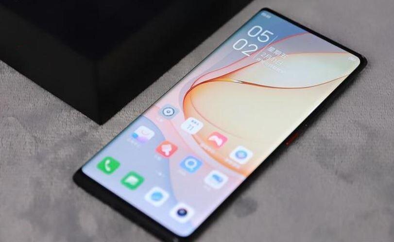 Смартфон ZTE Axon 40 с большим дисплеем и интерфейсом