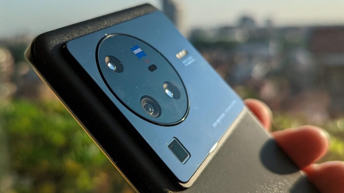 Задняя панель Vivo X80 Pro с четырьмя камерами