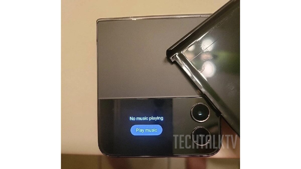 Первые фото Samsung Galaxy Z Flip 4 показывают небольшие, но важные изменения 6 First real world Galaxy Z Flip 4 images show subtle but important changes