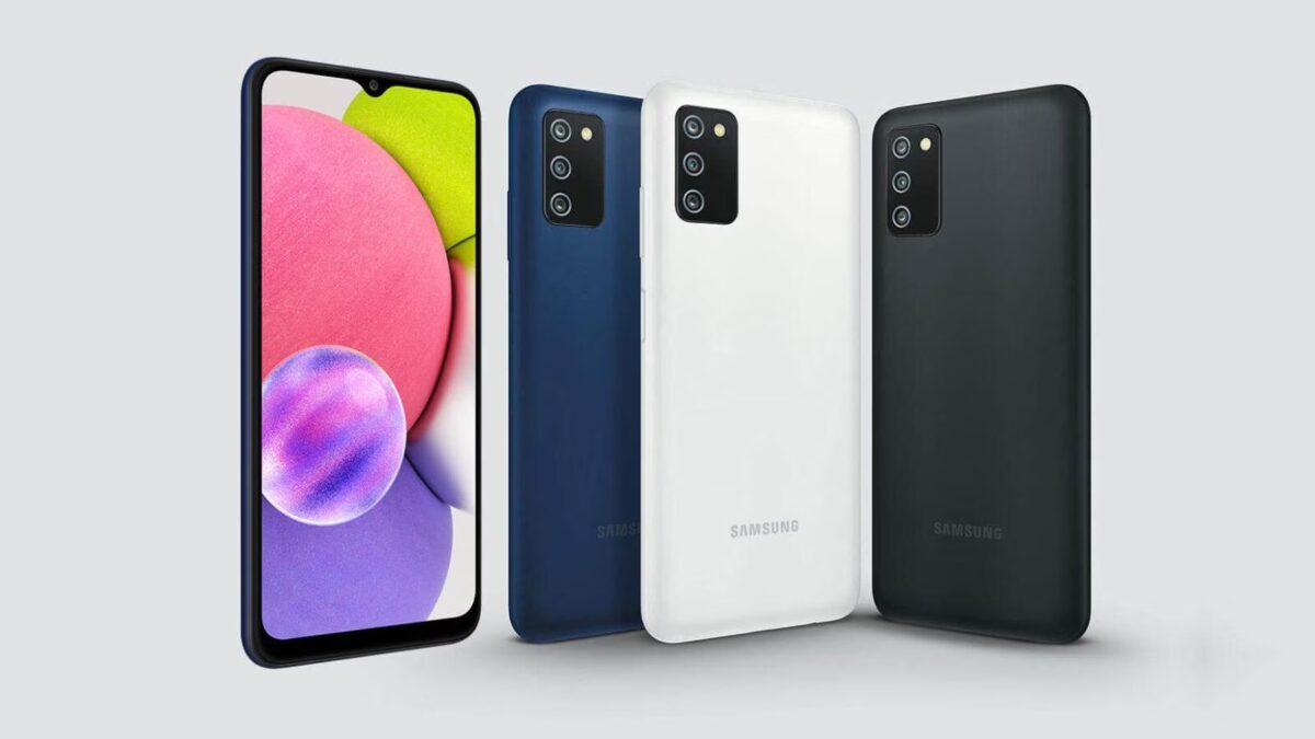 Смартфон Samsung Galaxy A04s: задняя панель и дисплей спереди в обзоре