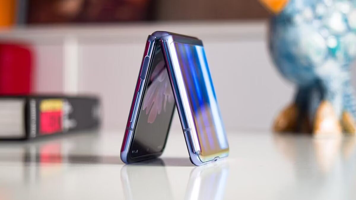Samsung Galaxy Z Flip4 с поворотной основной камерой: утечка дизайна и характеристик