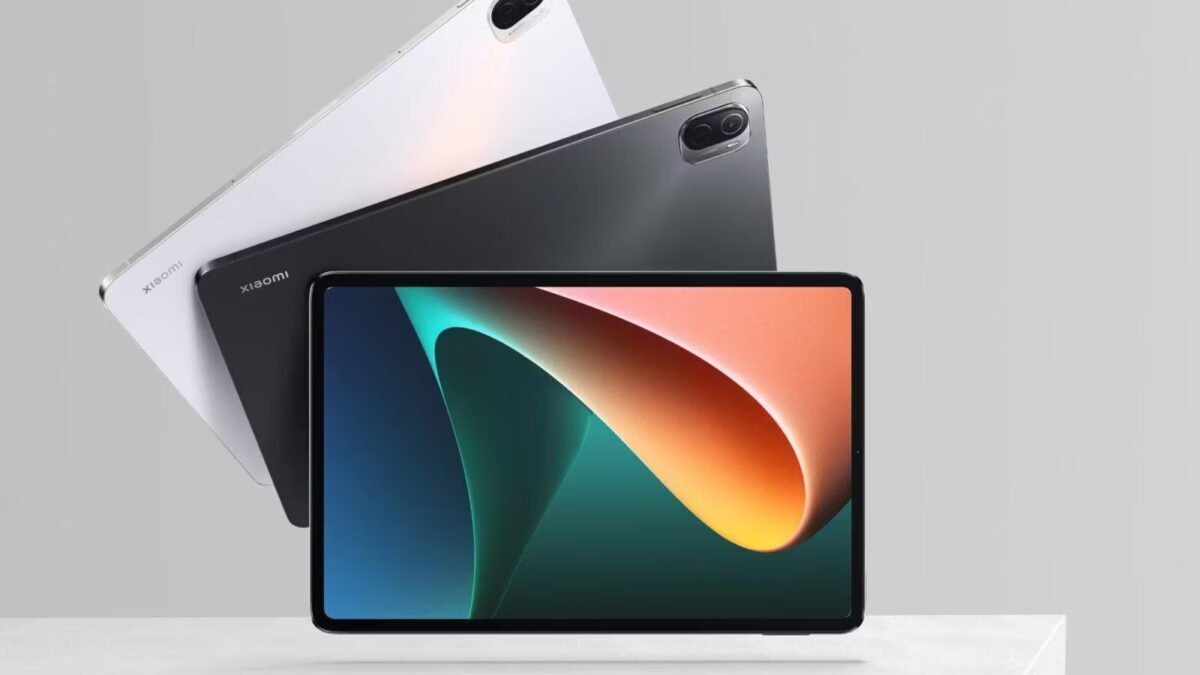 Экран планшета Xiaomi Pad 6 с ярким интерфейсом на передней панели