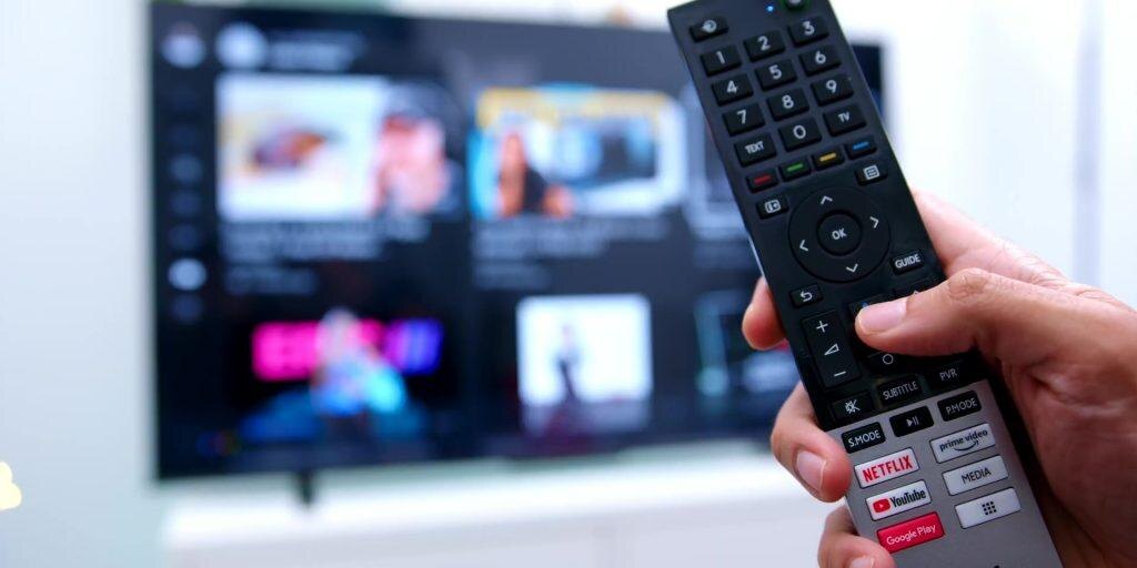 3.2 mic on remote 1080p Toshiba M550 UHD 4K Android TV POWERFUL Sound Amazing Picture Quality.mp400017 1024x512 1
