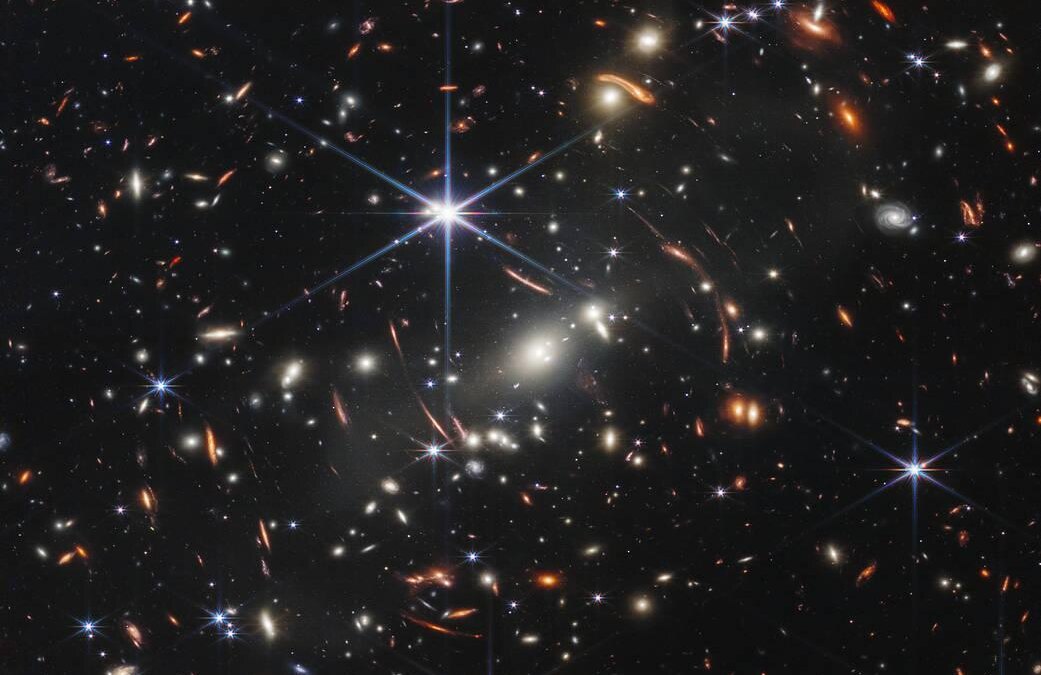 Телескоп James Webb сделал самый "глубокий" снимок вселенной 3 main image deep field smacs0723 5mb