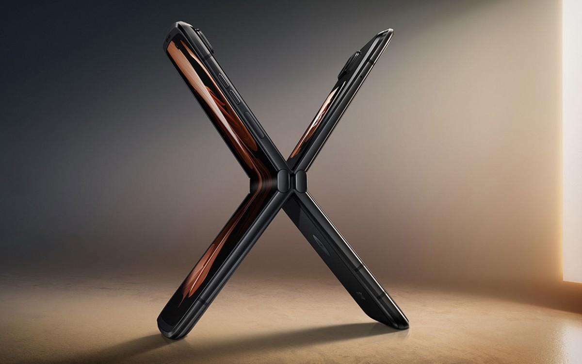 Motorola представила складной смартфон Moto Razr 2022 8 gsmarena 001 1 5