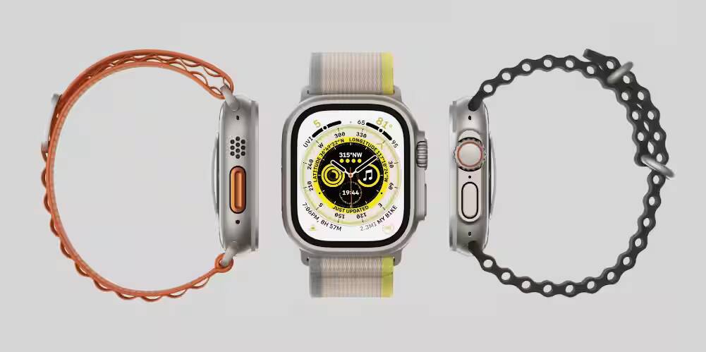 Часы Apple Watch Ultra и два сменных ремешка сбоку