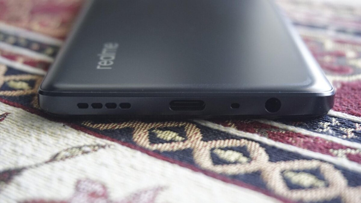 Бесконечно выносливый: обзор realme 9 57 Динамик, USB-C и гнездо наушников