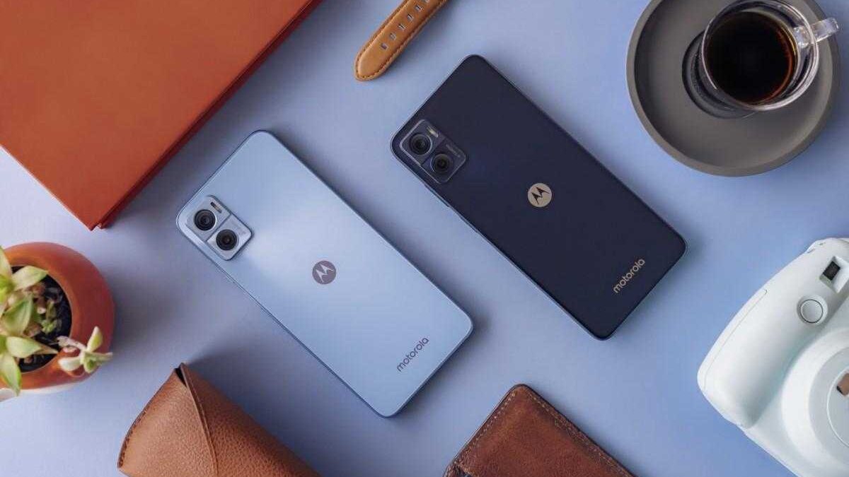 Motorola представила смартфоны Moto E22 и E22i 2 Motorola