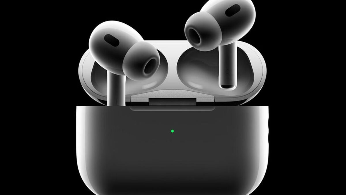 Четыре беспроводных наушника AirPods Pro 2 в кейсе