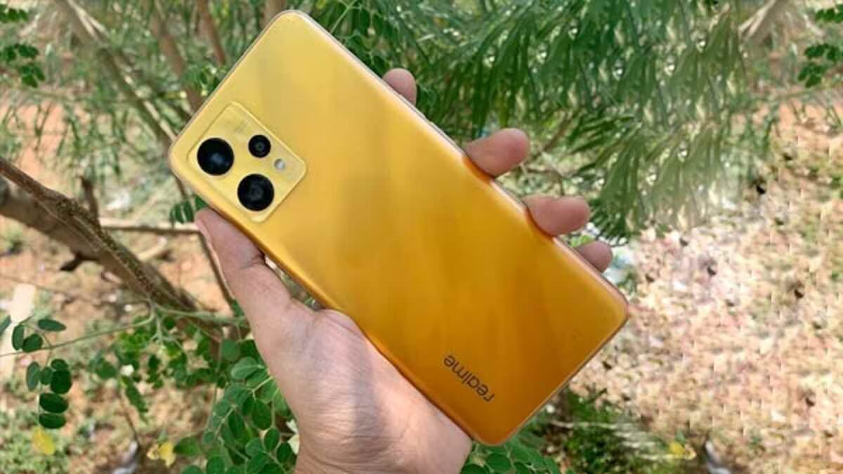 Золотой смартфон realme 10 4G с крупной камерой на сертификации FCC