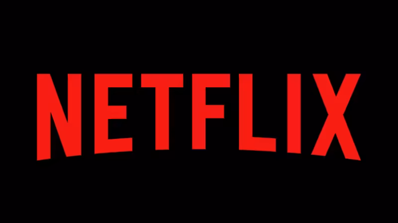 Логотип Netflix на фоне, промо нового проекта компьютерной игры уровня AAA