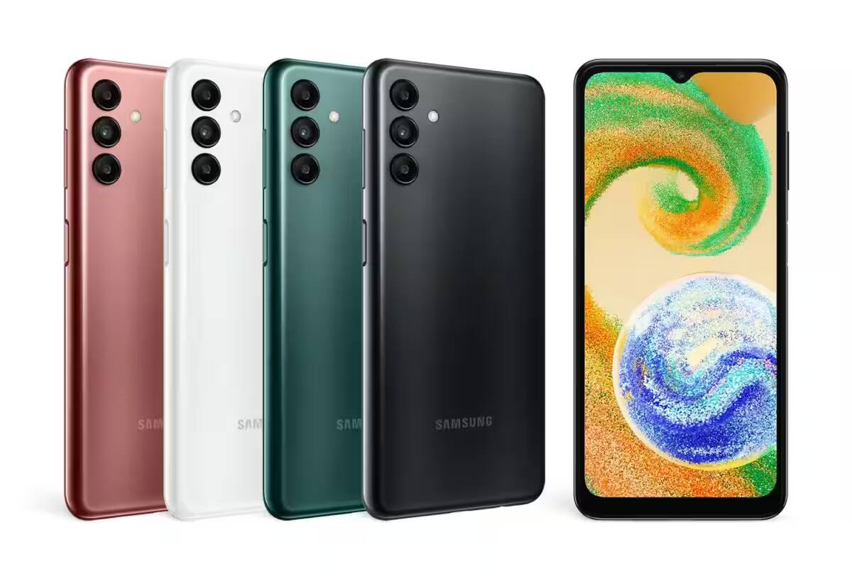 Samsung Galaxy A04s получил обновление One UI 5 на базе Android 13 1 Смартфоны Samsung Galaxy A04s с тремя камерами на задней панели и дисплеем с капелькой в верхней части