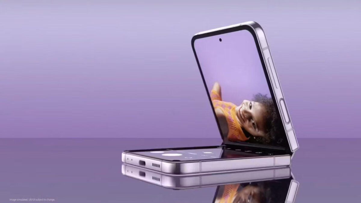 Смартфон Samsung Galaxy Z Flip5 с внешним дисплеем и скрытой складкой в режиме просмотра