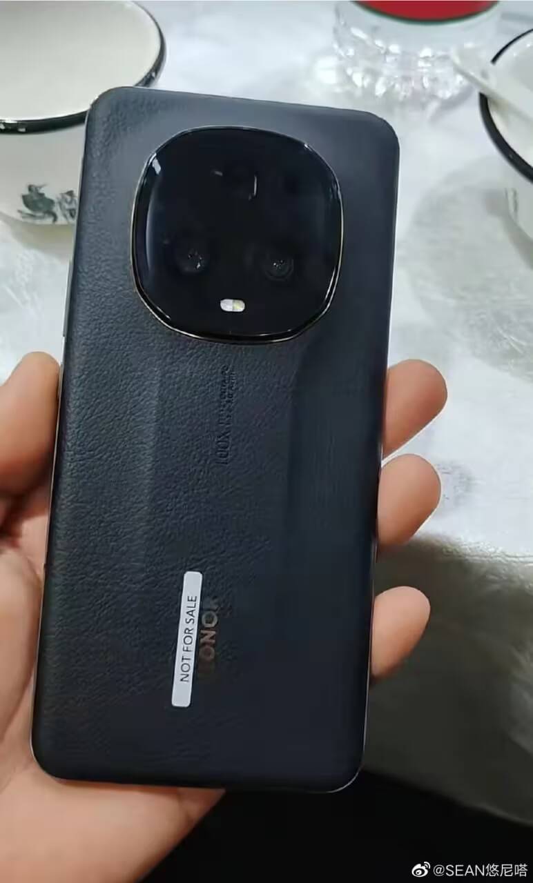 Задняя панель смартфона Honor Magic 5 Ultimate с крупной камерой в центре