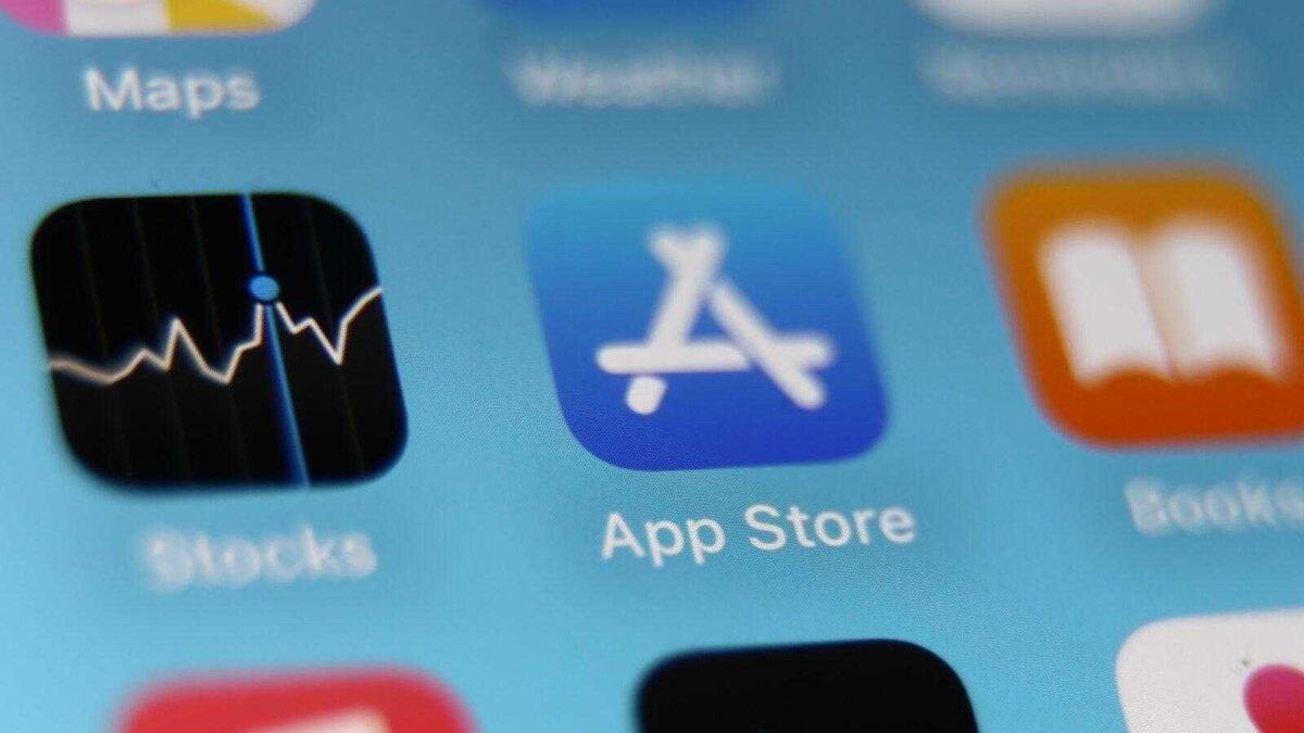 В США могут обязать Apple дать разрешение на загрузку приложений для iOS со сторонних магазинов 2 Apple