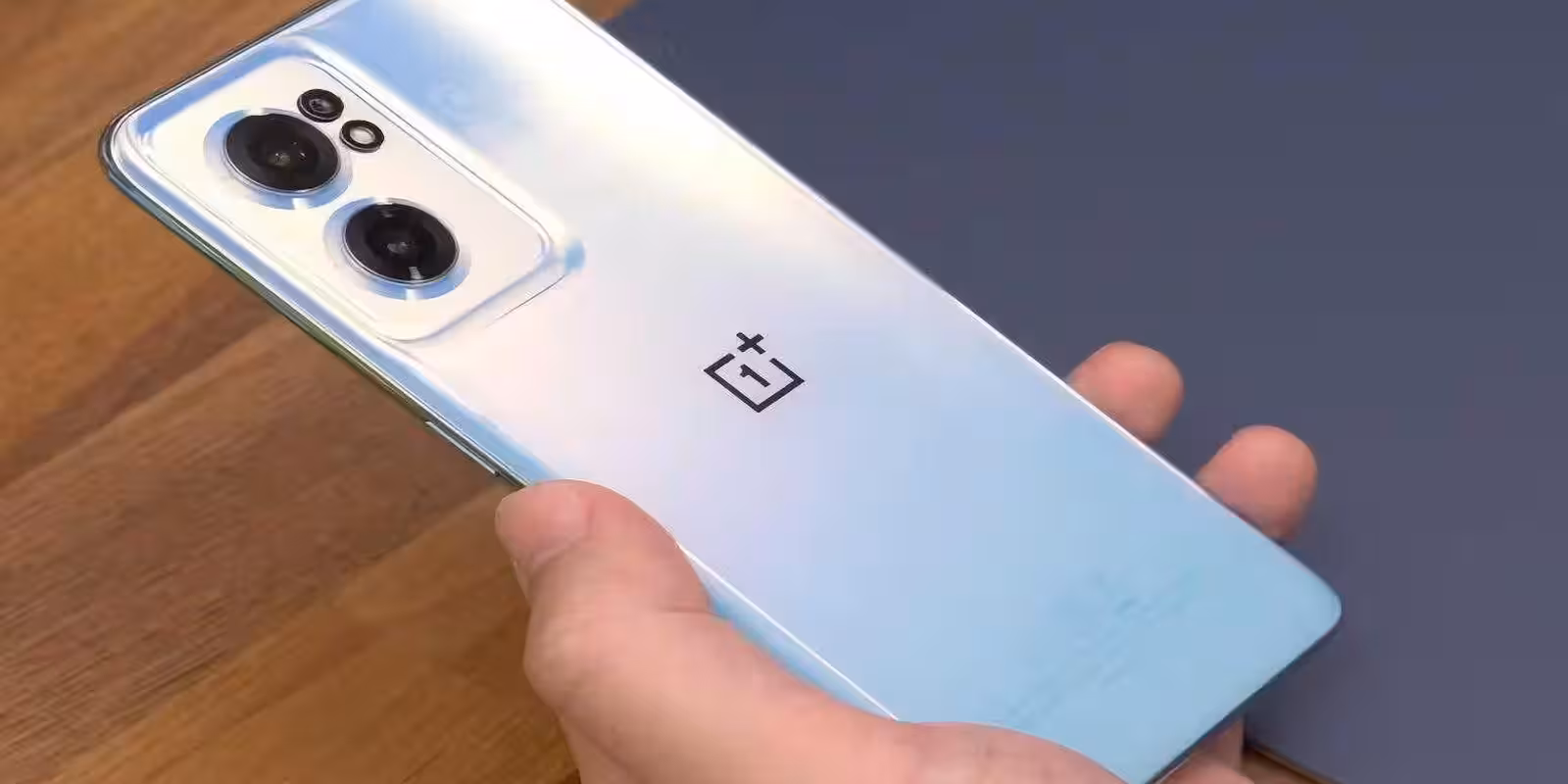 Задняя панель OnePlus Nord 3 с тремя камерами
