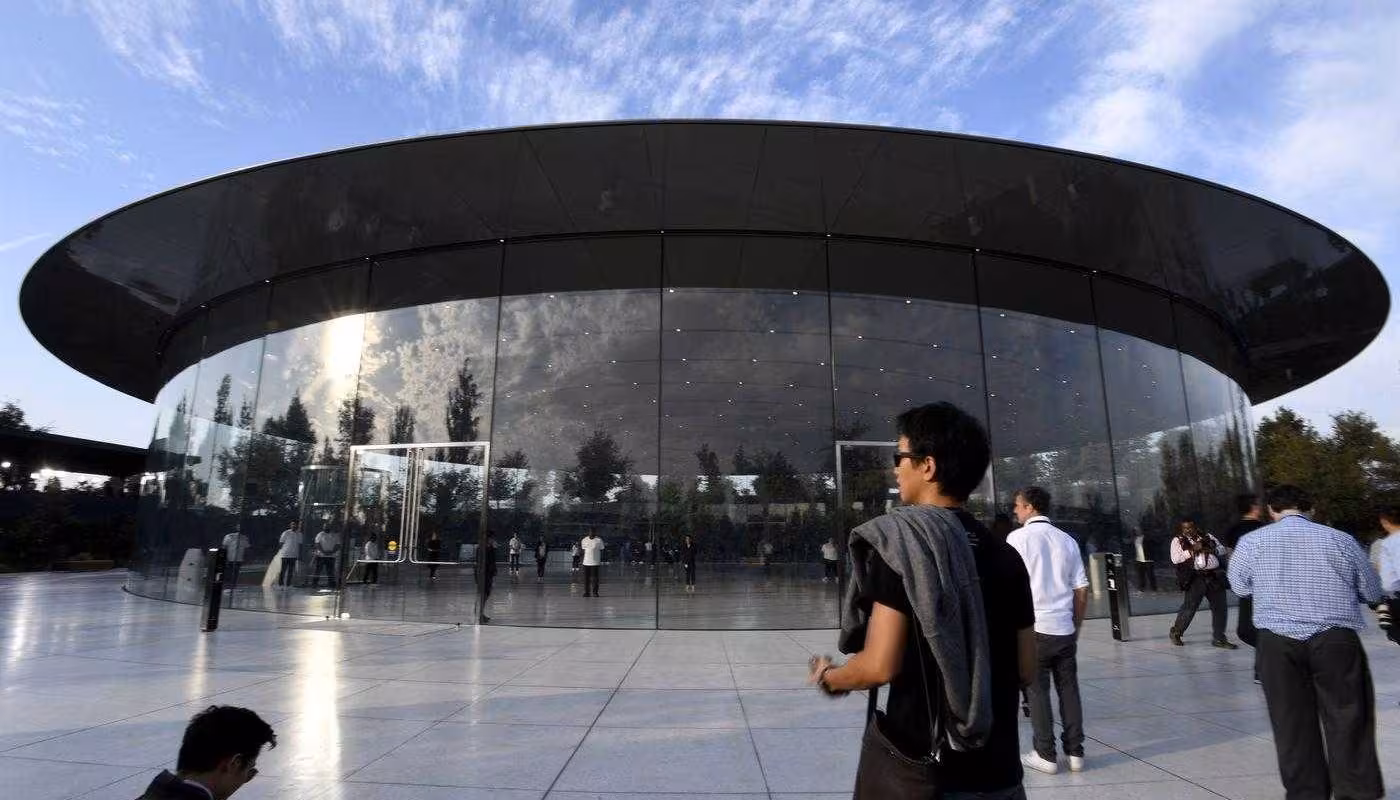 Apple показала гарнитуру смешанной реальности руководителям компании 3 1400x 1
