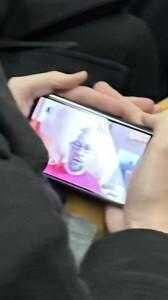 Google Pixel Fold заметили в метро Нью-Йорка 7 2 2