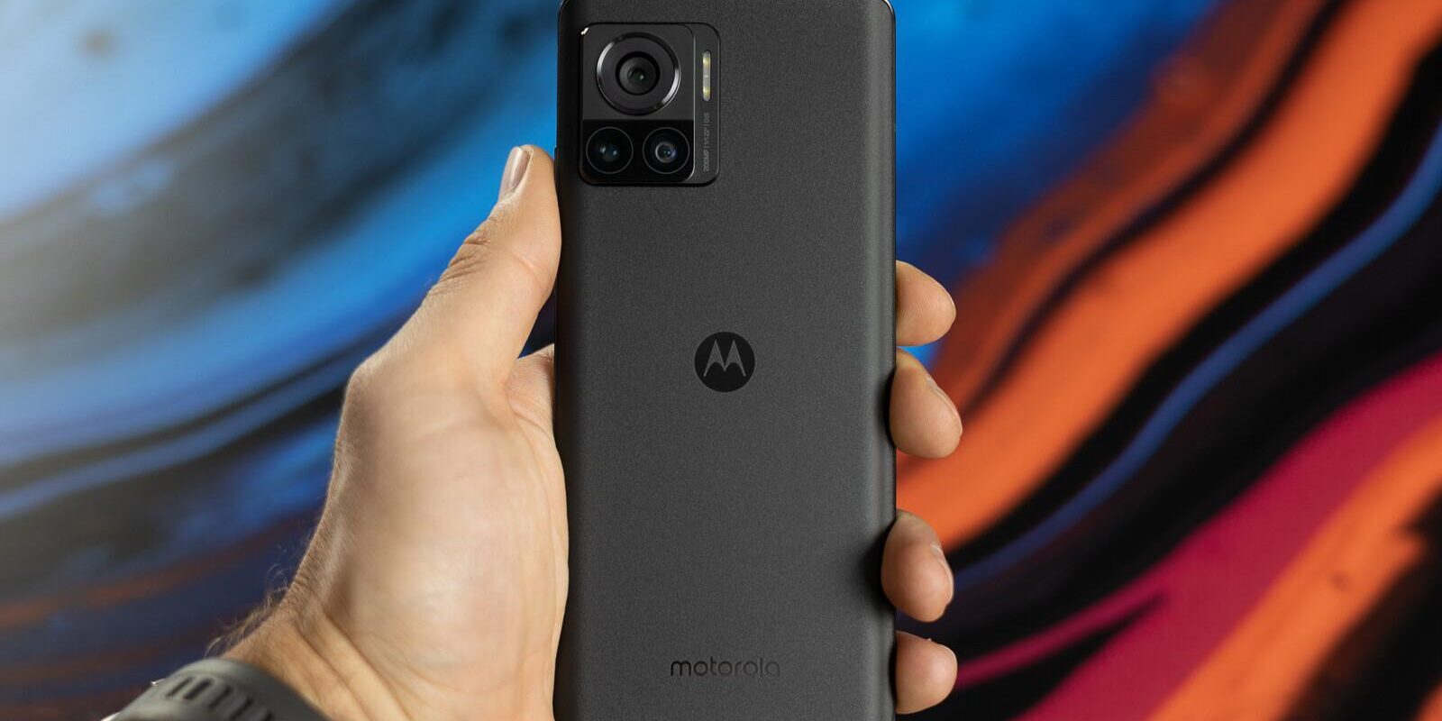В сеть слили официальные изображения смартфона Motorola Edge 40 Pro 4 MotorolaEdge40FastCharging 1