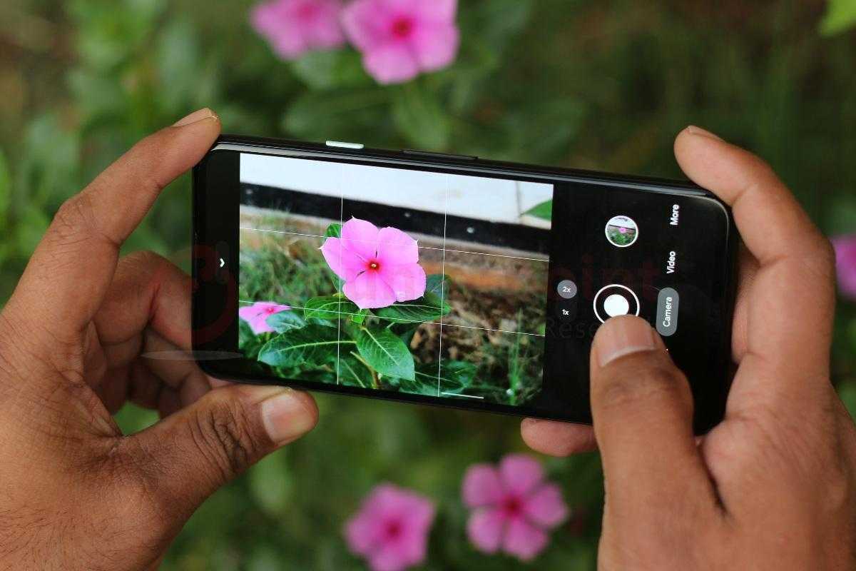 Google работает над функцией Video Unblur, позволяющей повышать четкость видео 3 counterpoint google pixel 4a review camera 1