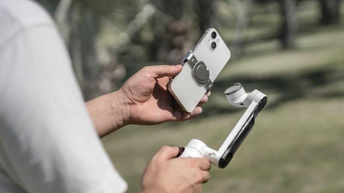 Insta360 Flow: новый стабилизатор для смартфона с ИИ отслеживанием 9 gsmarena 004 1 1