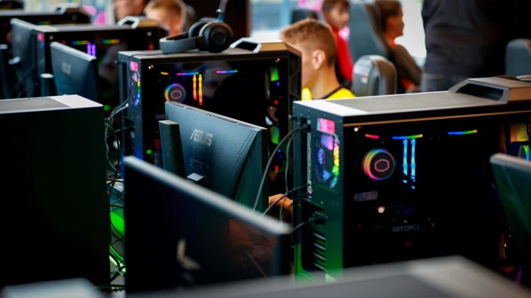 Игровой монитор AUO со светодиодной подсветкой внутри корпуса