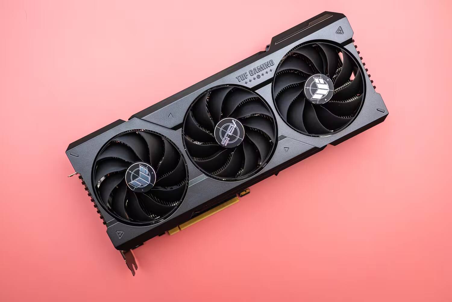 Видеокарта NVIDIA GeForce RTX 4070 с вентиляторами